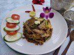 Nouilles frites à la sauce de soja sucrée         